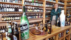 Fernando Fuentes en la sala de exposiciones