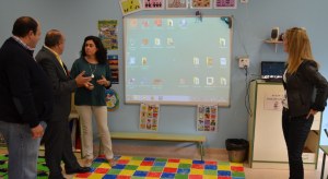 Ayuntamiento y Codelse entregaron este miércoles tres ordenadores portátiles