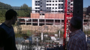 La promotora de La Lo comienza el achique de agua en el solar