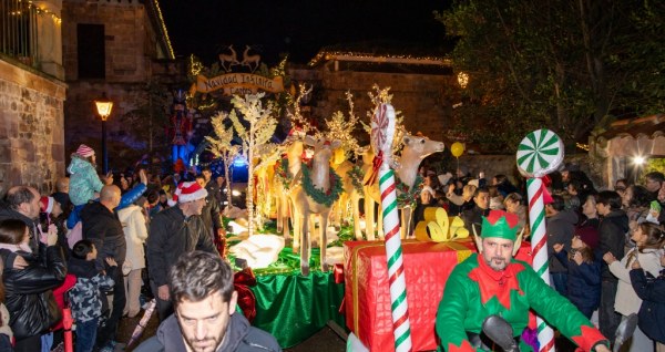 Cientos de personas vieron la Cabalgata de Papá Noel
