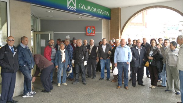 Participantes en la protesta semanal de hoy miércoles.