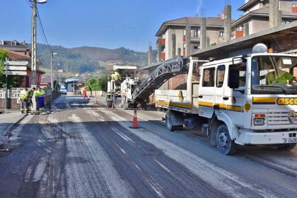 Trabajos previos al asfaltado de la calle Torres Quevedo