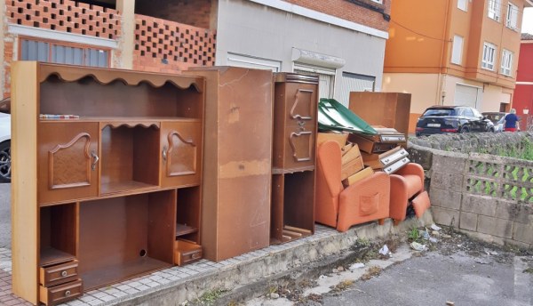 Muebles en pleno casco urbano