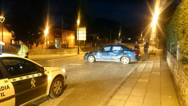 El coche quedo atravesado en su carril.