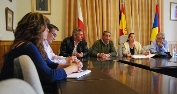 María Añívarro presidiendo la comisión de fiestas