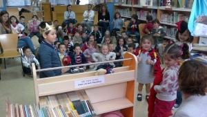 Alumnos del colegio Gerardo Diego en la biblioteca