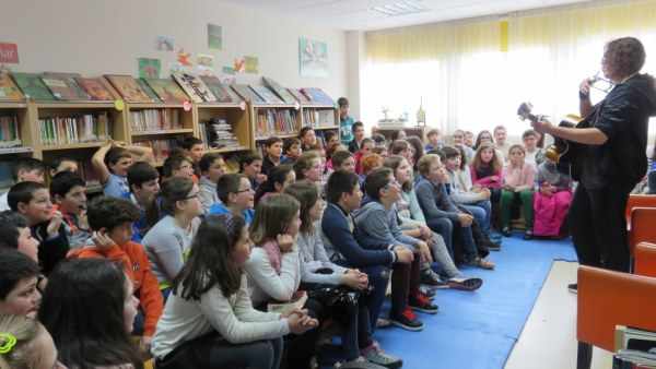 Cuentistas en el colegio Gerardo Diego