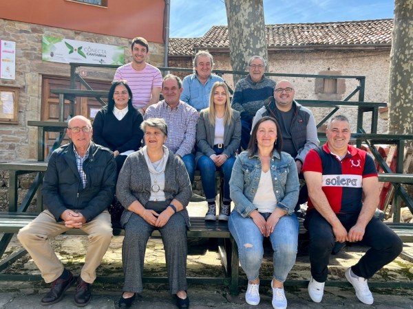 Candidatura socialista en Molledo, con Nerea Simón en el centro