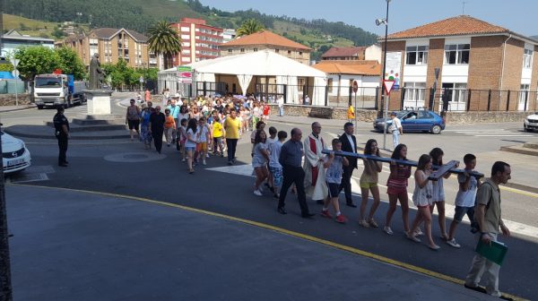 Procesión con la Cruz de Lampedusa