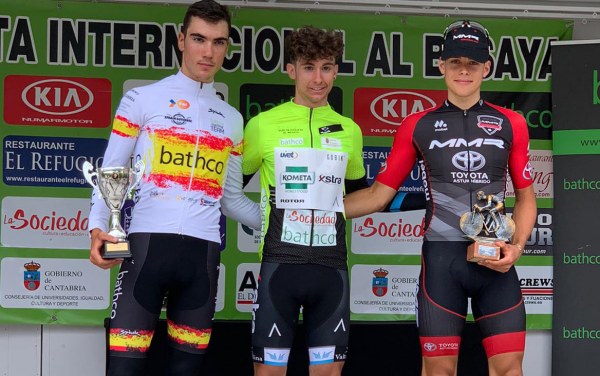 Gilabert flanqueado por Ayuso y Gutiérrez en el cajón final