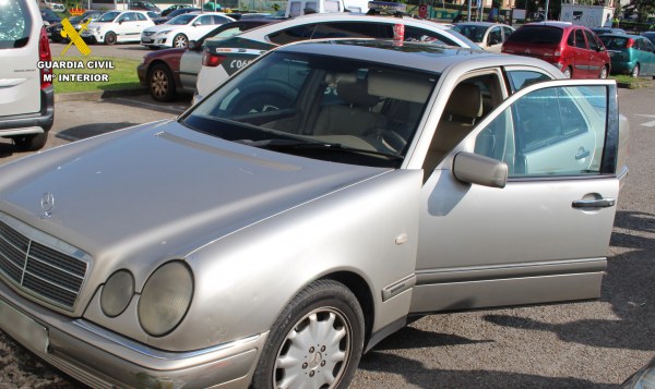 Coche recuperado en Guarnizo.