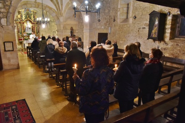 El pequeño templo se llenó este domingo por La Candelaria