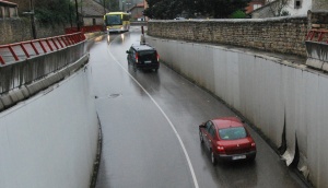 Paneles rotos en el túnel de la Estación