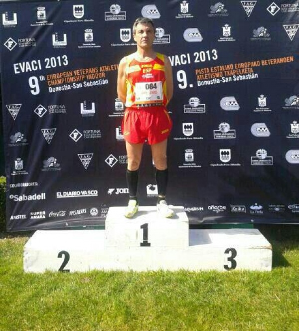 Goyo Saiz en el podium por equipos