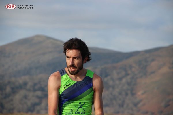 Roberto Ruiz descansa tras ganar la prueba una vez más.