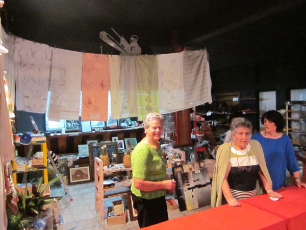 Colaboradores en la tómbola de Caritas