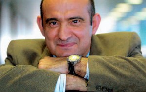 Tomás Castillo, presidente de AMICA, presenta su nuevo libro