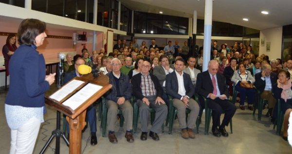 Entrega de distinciones en un centro social La Rasilla lleno por completo