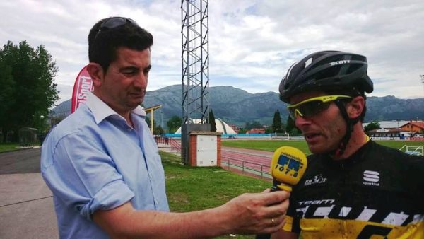 Roberto Fernández entrevistado en meta