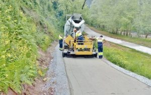 Se ha cerrado el acceso para evitar daños en el nuevo pavimento