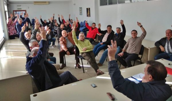 En Asamblea se aprobó por unanimidad plantarse el lunes en el Parlamento