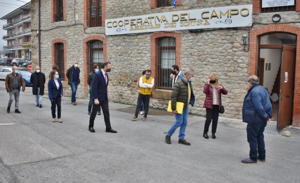 Guillermo Blanco presidió la firma de seis contratos que supondrán una inversión cercana al millón de euros