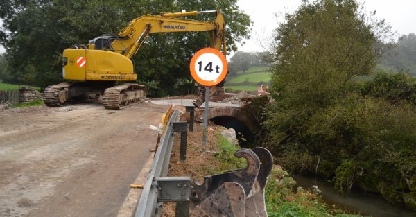 Obras en el estrecho puente