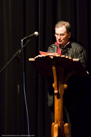 Fernando Fuentes leyendo el manifiesto de los clubes
