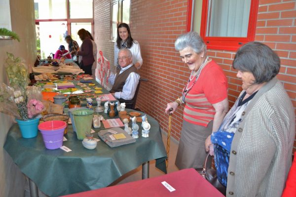Mercado abierto en la residencia Las Anjanas