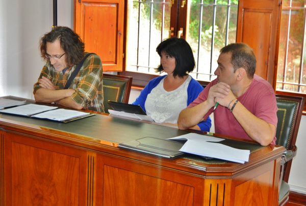 Concejales del GMZ a la izquierda junto al edil del PRC