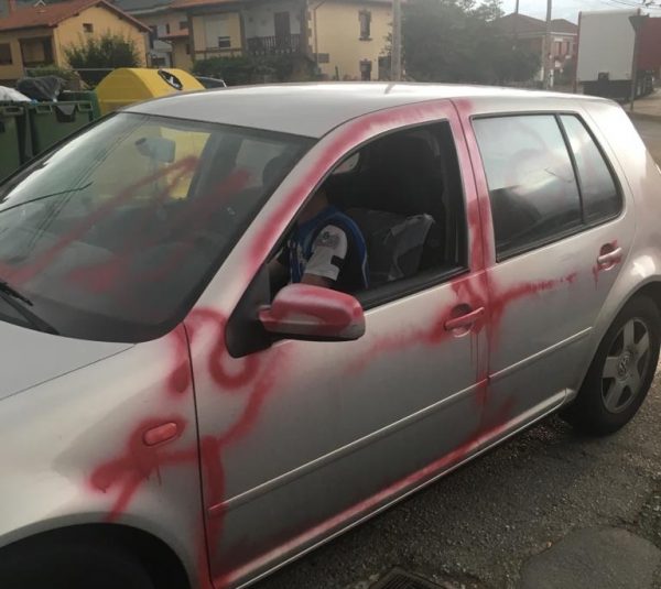 Vehículo pintado en Los Corrales