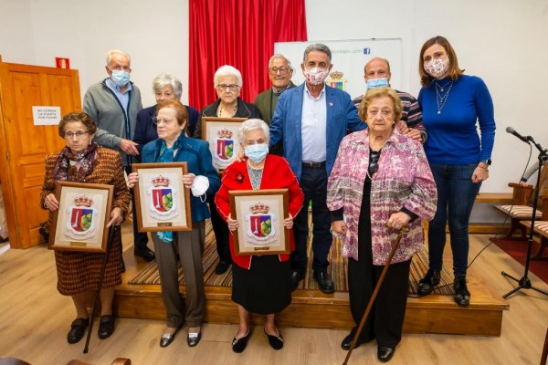 Homenaje a los mayores de Bárcena de Pie de Concha