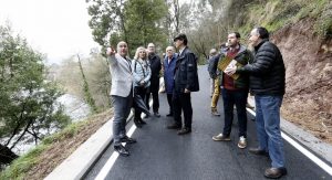 Autoridades en la reapertura del tramo de paseo de la Viesca