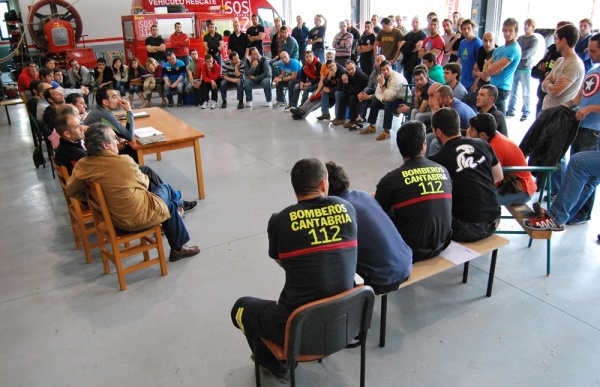 Los bomberos se plantan ante la consejera de Presidencia