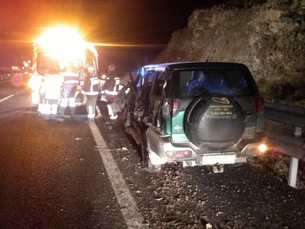 Herido un conductor después de que un camión impactará contra su coche en la A67