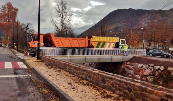 Prueba de carga en el puente que se inaugurará el lunes 11