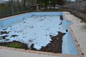 Tras continuos destrozos la piscina se destinará a pista de skateboard