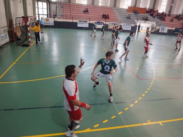 Balonmano: Corrales pierde y complica la permanencia.
