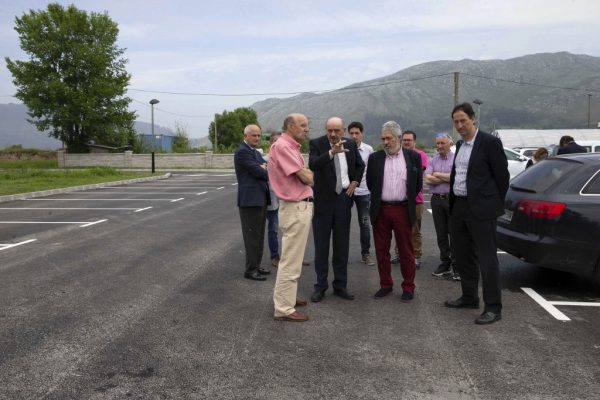José María Mazón ha inaugurado los trabajos acometidos por su departamento en este núcleo de San Felices de Buelna