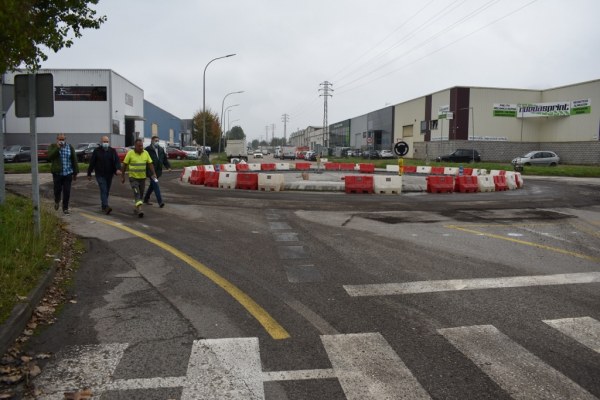 Visita del alcalde y el concejal de Obras al polígono de Barros