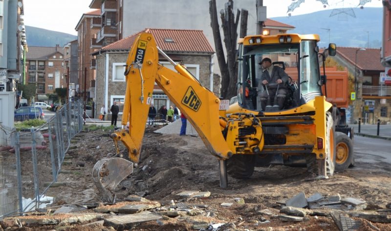 Ayuntamiento y particulares llegan a un acuerdo para ensanchar la calle Authi, dejando un lateral para más de medio centenar de plazas