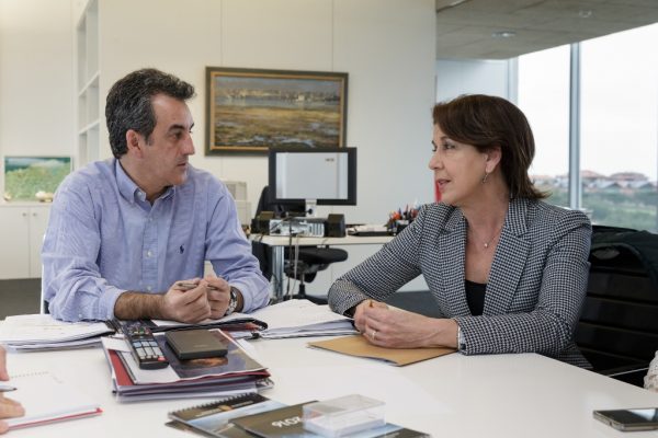 Francisco Martín y Teresa Montero, durante la reunión