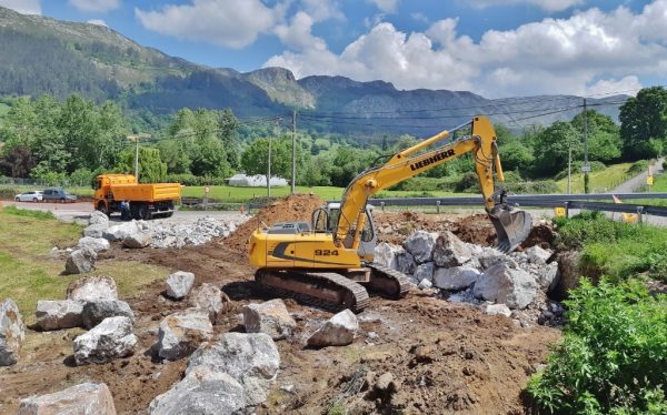 Obras en el cruce de acceso a Sopenilla