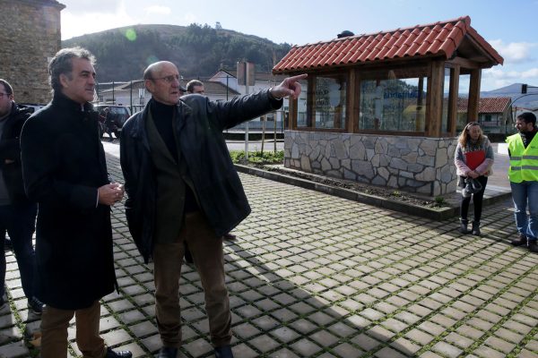 Inauguración de la marquesina en Mata