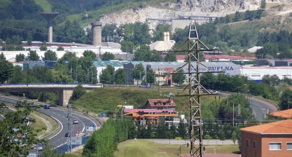 Políticos, sindicalistas y comerciantes estudian las necesidades del valle de Buelna