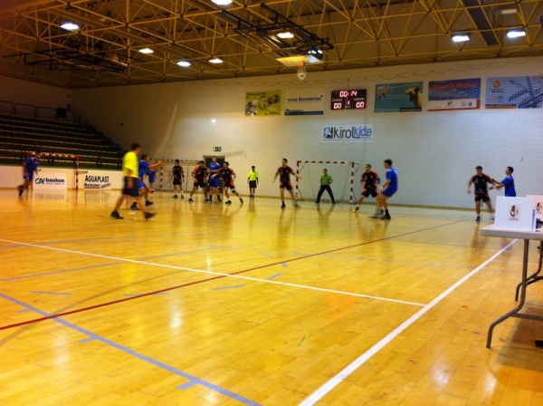 Abultada derrota de B.M. Corrales en Rentería (37-23).