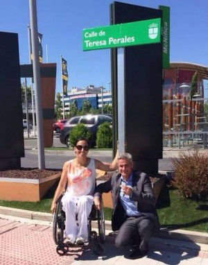  Javíer Gómez y Teresa Perales en la calle dedicada en Alcobendas
