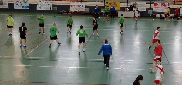 Balonmano Corrales gana y sigue vivo.