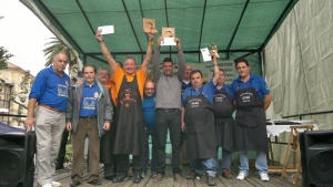 Ágel Cuevas en el centro de la imagen