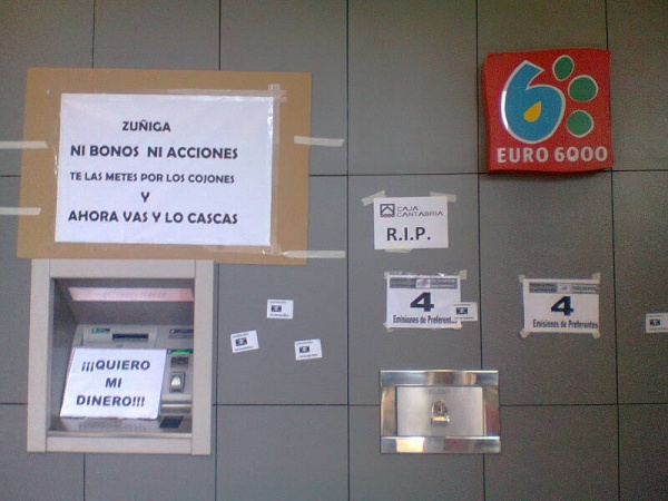 Aspecto de un cajero de Caja Cantabria en Torrelavega.